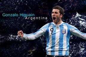 开云体育官方入口-麦肯齐：凭借超快的启动速度和精确的传球，带动全黑队进攻节奏